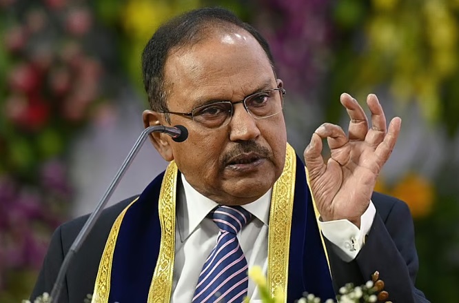 பஹல்காம் பயங்கரவாதத் தாக்குதலுக்குப் பதிலடியாக மேற்கொள்ளப்பட்ட 88 மணி நேர ‘ஆபரேஷன் சிந்தூர்’ (Operation Sindoor) ராணுவ நடவடிக்கையின் பின்னணியில் உள்ள வியூகங்கள் குறித்து, இந்திய தேசியப் பாதுகாப்பு ஆலோசகர் அஜித் தோவல் முதன்முறையாக மனம் திறந்து விரிவாகப் பேசியுள்ளார்.