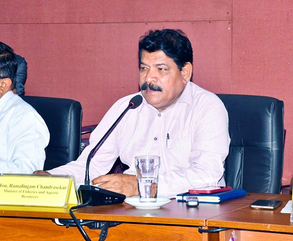 திருகோணமலை மாவட்டத்தில் கடற்றொழில் துறை சார்ந்த பிரச்சினைகள் மற்றும் அவற்றுக்கான தீர்வுகள் தொடர்பான மாவட்ட கடற்றொழில் ஒருங்கிணைப்புக் குழுக் கூட்டம் நேற்று (13) மாவட்ட செயலக பிரதான மாநாட்டு மண்டபத்தில் அமைச்சர் இராமலிங்கம் சந்திரசேகர் தலைமையில் நடைபெற்றது.