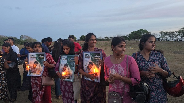 சவூதி அரேபியாவில் மரண தண்டனையை எதிர்நோக்கியுள்ள அம்பாறையைச் சேர்ந்த சிவராசா அனோஜனுக்கு மன்னிப்பையும் விடுதலையையும் கோரி, யாழ்ப்பாணம் - பண்ணைப் பகுதியில் நேற்று செவ்வாய்க்கிழமை மாலை மெழுகுதிரி ஏந்தும் போராட்டம் முன்னெடுக்கப்பட்டது.