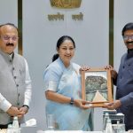 இந்தியாவிற்கு விஜயம் மேற்கொண்டுள்ள மக்கள் விடுதலை முன்னணியின் (JVP) பொதுச்செயலாளர் ரில்வின் சில்வா தலைமையிலான பிரதிநிதிகள் குழு, இன்று (30) டெல்லி முதலமைச்சர் ரேகா குப்தாவைச் சந்தித்து பேச்சு நடத்தியது.