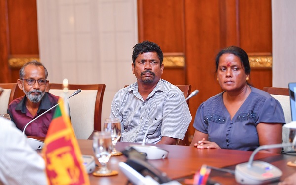 சவூதி அரேபியாவில் மரண தண்டனை விதிக்கப்பட்டுள்ள சிவராசா அனோஜன் என்ற இலங்கை இளைஞரின் பெற்றோர் இன்று (21) முற்பகல் ஜனாதிபதி அலுவலகத்தில் ஜனாதிபதி அநுரகுமார திசாநாயக்கவை சந்தித்தனர்.