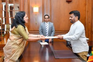 “அனோஜனுக்காக அனைத்தையும் செய்யும் அரசு: ராஜதந்திர முயற்சியை குழப்பாதீர்”