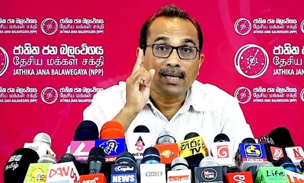 சவூதி அரேபியாவில் சட்ட நடவடிக்கைகளை எதிர்நோக்கியுள்ள இலங்கையைச் சேர்ந்த தமிழ் இளைஞரான சிவராசா அனோஜனை மீட்டெடுப்பதற்காகத் தற்போதைய அரசு அதிகபட்சமான தலையீட்டைச் செலுத்தி வருகின்றது என்று அமைச்சர் பிமல் ரத்நாயக்க தெரிவித்தார்.