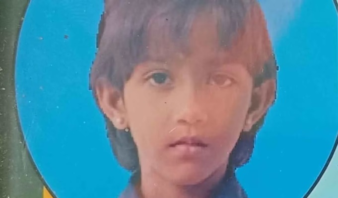 புளியங்கொட்டை தொண்டையில் சிக்கியதில் 7 வயது சிறுமியொருவர் உயிரிழந்துள்ள பரிதாபகரமான சம்பவமொன்று கண்டி, கலஹா – நிலம்பை, குருகலே பகுதியில் இடம்பெற்றுள்ளது.