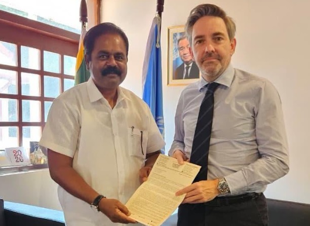 இலங்கைக்கான ஐக்கிய நாடுகள் சபையின் வதிவிட ஒருங்கிணைப்பாளர் மார்க் - ஆண்ட்ரே பிரான்ச், இலங்கைத் தமிழரசுக் கட்சியின் நாடாளுமன்ற உறுப்பினர் சிவஞானம் சிறீதரனை நேற்று நேரில் சந்தித்துக் கலந்துரையாடியுள்ளார்.
