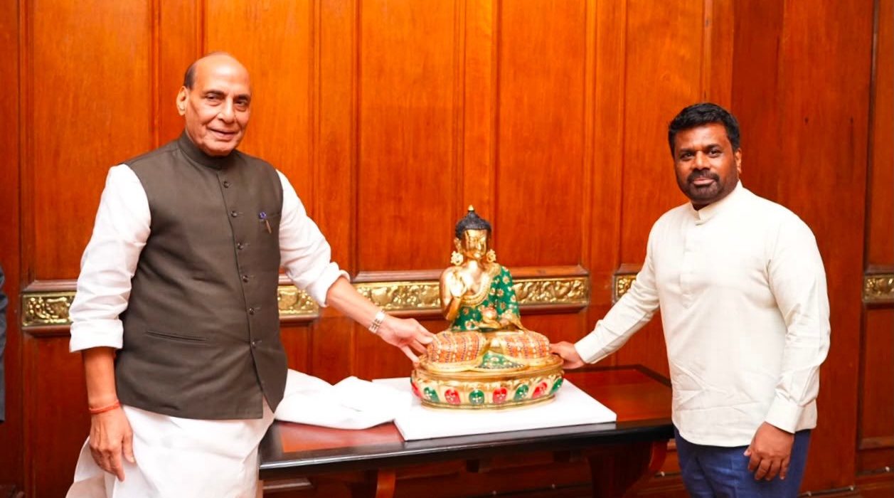 இலங்கைக்கு விஜயம் மேற்கொண்டுள்ள இந்திய பாதுகாப்பு அமைச்சர் ராஜ்நாத் சிங், ஜனாதிபதி அநுரகுமார திஸாநாயக்கவை இன்று (09) சந்தித்து பேச்சு நடத்தினார்.