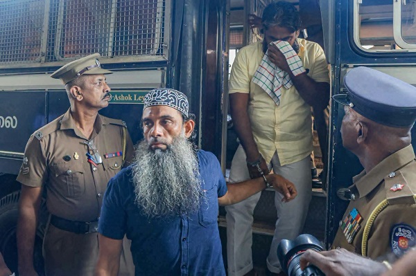 உயிர்த்த ஞாயிறு பயங்கரவாதத் தாக்குதல்களுக்கு உடந்தையாக இருந்த குற்றச்சாட்டில், 200 ஆண்டுகளுக்கும் மேல் சிறைத்தண்டனை விதிக்கப்பட்ட 15 பேரும் தனித்தனி அறைகளில் அடைக்கப்பட்டுள்ளனர்.