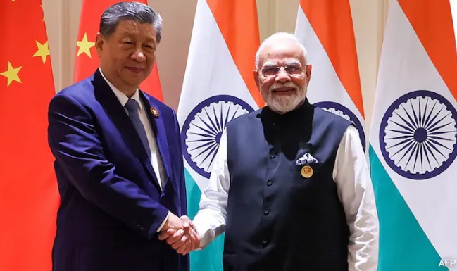 டெல்லியில் நடைபெற்ற 18-வது பிரிக்ஸ் உச்சிமாநாட்டின் இடையே, சீன ஜனாதிபதி ஷி ஜின்பிங்கும் இந்தியப் பிரதமர் நரேந்திர மோடியும் சந்தித்தபோது, "சீனாவும் இந்தியாவும் பங்காளிகளாக இருக்க வேண்டும்" என்ற மிக முக்கியமான கூட்டுப் புரிதலை எட்டியுள்ளதாகச் சீன வெளியுறவுத் துறை அமைச்சர் வாங் யி தெரிவித்தார்.