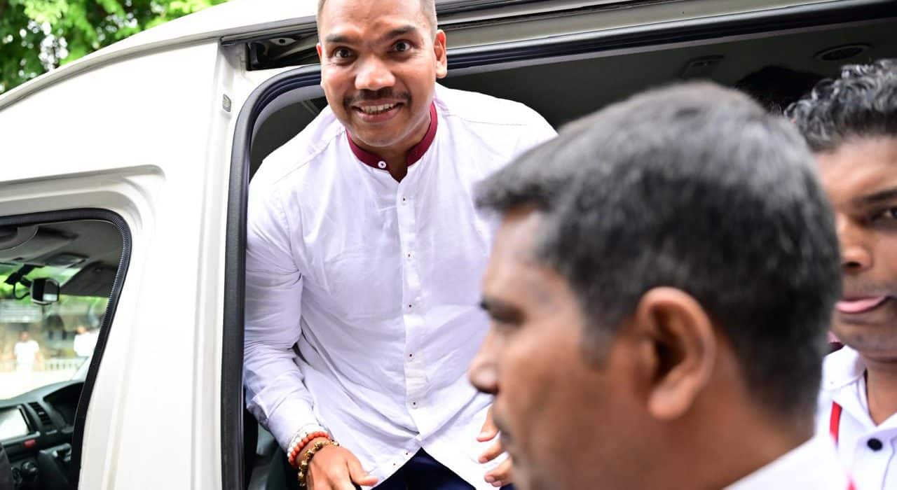 ஸ்ரீலங்கா பொதுஜன பெரமுன கட்சியின் தேசிய அமைப்பாளரும், நாடாளுமன்ற உறுப்பினருமான நாமல் ராஜபக்ச எதிர்வரும் செப்டம்பர் 18 ஆம் திகதிவரை விளக்கமறியலில் வைக்கப்பட்டுள்ளார்.