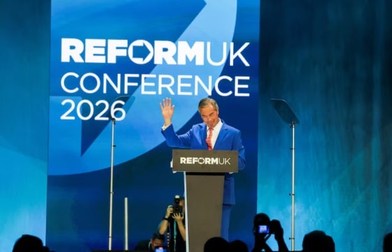 பிரித்தானியாவின் தீவிர வலதுசாரி Reform UK கட்சியின் தலைவரான நைஜல் பராக்கின் (Nigel Farage) இரு மூத்த உதவியாளர்கள் வெள்ளிக்கிழமை தமது பதவிகளை ராஜினாமா செய்துள்ளனர்.