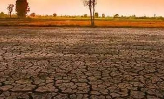 பதுளை, மொனறாகலை உட்பட நாட்டின் 7 மாவட்டங்களில் நிலவி வரும் கடும் வறட்சியான காலநிலை காரணமாக 35,169 குடும்பங்களைச் சேர்ந்த 115,586 பேர் பாதிக்கப்பட்டுள்ளனர்.