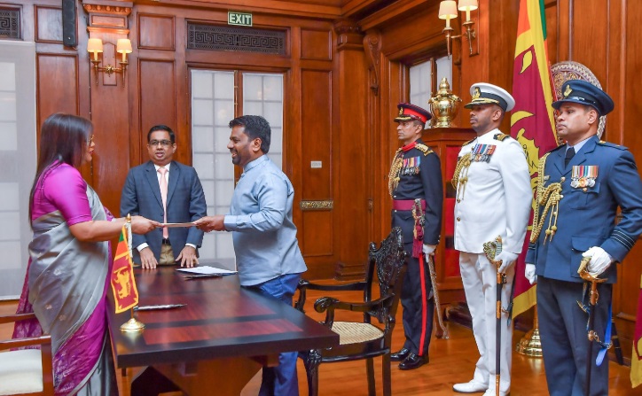 மேன்முறையீட்டு நீதிமன்ற நீதிபதியாக சஜீவனி தில்கா லக்மாலி கருணாநாயக்க இன்று (03) பிற்பகல் ஜனாதிபதி அலுவலகத்தில், ஜனாதிபதி அநுர குமார திசாநாயக்க முன்னிலையில் பதவிப் பிரமாணம் செய்து கொண்டார்.