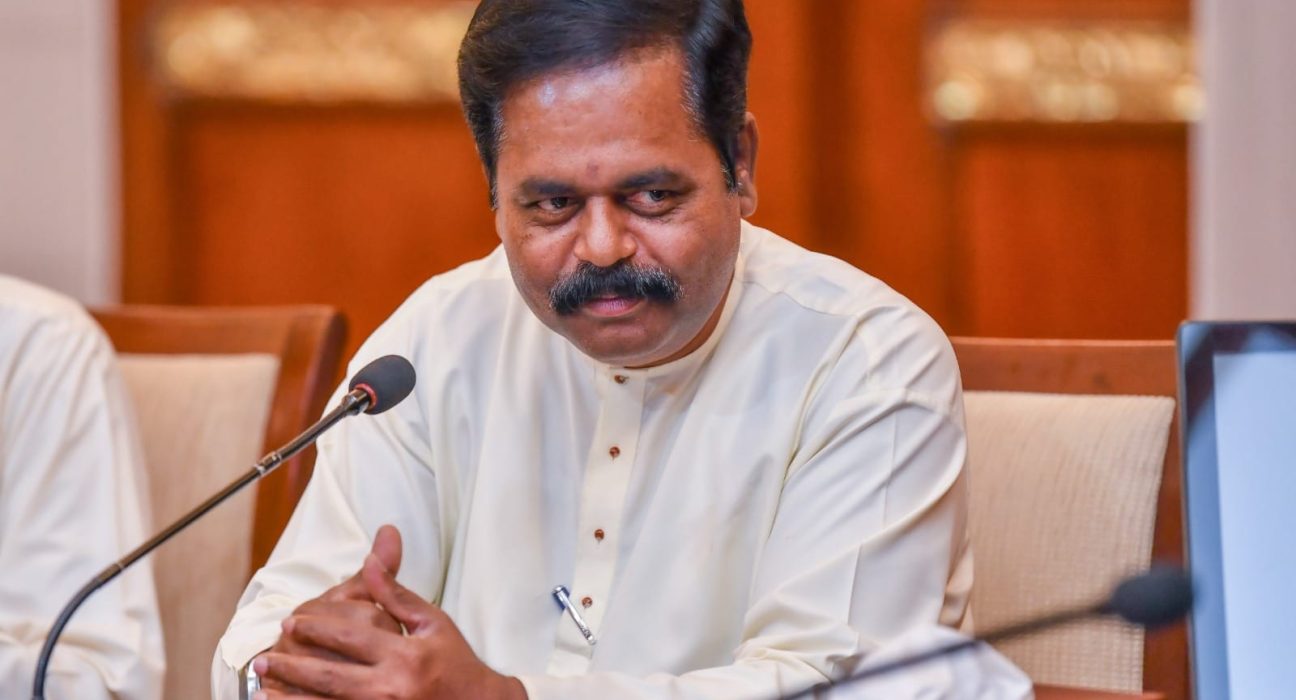தன் மீது ஆதாரமற்ற குற்றச்சாட்டுகளை முன்வைத்த நாடாளுமன்ற உறுப்பினர்களான சாமர சம்பத் தசநாயக்க மற்றும் தயாசிறி ஜயசேகர ஆகியோருக்கு எதிராக எந்தவொரு விளக்கமோ நடவடிக்கையோ எடுக்கப்படவில்லை என இலங்கைத் தமிழரசுக் கட்சியின் யாழ்ப்பாணம் - கிளிநொச்சி மாவட்ட நாடாளுமன்ற உறுப்பினர் சிவஞானம் சிறீதரன் சுட்டிக்காட்டியுள்ளார்.