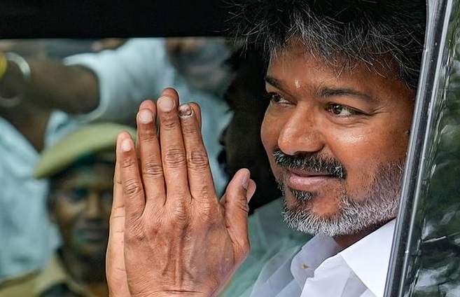 முதலமைச்சர் விஜய், தமிழகத்துக்கு வெளிநாட்டு முதலீடுகளை ஈர்க்கும் முயற்சியின் ஒரு பகுதியாகத் தனது முதலாவது அரசுமுறை வெளிநாட்டுப் பயணமாக நாளை (வியாழக்கிழமை) லண்டன் புறப்படுகிறார்.