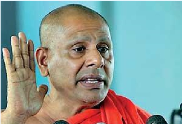 இந்திய அரசாங்கம் இலங்கைக்கு உதவி வழங்கி வருவதன் பின்னணியில் பாரிய சூழ்ச்சிகள் இருக்கலாம் எனவும், எனவே கச்சத்தீவு மற்றும் வடக்கு மாகாணத்தைப் பாதுகாப்பதற்குப் பொதுமக்கள் அணிதிரள வேண்டும் எனவும் ஜனசெத பெரமுன கட்சியின் தலைவர் பத்தரமுல்ல சீலரத்ன தேரர் அறைகூவல் விடுத்துள்ளார்.