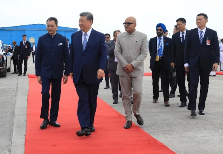 பிரிக்ஸ் (BRICS) அமைப்பின் உச்சிமாநாட்டில் பங்கேற்பதற்காகவும், பிரதமர் நரேந்திர மோடியுடன் பேச்சுவார்த்தை நடத்துவதற்காகவும் சீன ஜனாதிபதி ஷி ஜின்பிங் சனிக்கிழமை இந்தியத் தலைநகர் டெல்லி வந்தடைந்தார்.