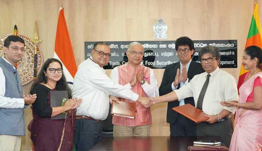 இந்தியாவிலிருந்து இலங்கைக்கு அத்தியாவசிய உணவுப் பொருட்களை விநியோகிப்பதற்கான புரிந்துணர்வு உடன்பாடு ஒன்று கையெழுத்திடப்பட்டுள்ளது.