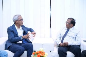 ஹோர்முஸ் ஜலசந்தியை கடக்க முற்பட்ட இரு கப்பல்கள் மீது தாக்குதல்