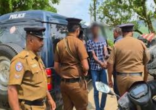 நுவரெலியா மாவட்டத்தின் , டிக்கோயா நகரில் வயோதிப தம்பதியினர் படுகொலை செய்யப்பட்ட சம்பவத்துடன் தொடர்புடைய பிரதான சந்தேகநபர், கண்டி தேசிய வைத்தியசாலையிலிருந்து தப்பிச் சென்றிருந்த நிலையில் இன்று வெள்ளிக்கிழமை (02) யாழ்ப்பாணத்தில் வைத்து பயங்கரவாதத் தடுப்புப் பிரிவினரால் கைது செய்யப்பட்டுள்ளார்.