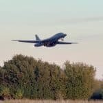 பிரித்தானியாவில் உள்ள RAF Fairford விமான படைத்தளத்தில் நிறுத்தி வைக்கப்பட்டிருந்த தனது B-1 ரகப் போர்க்காலக் குண்டுவீச்சு விமானங்களை அமெரிக்கா அங்கிருந்து அவசரமாகத் திரும்பப் பெற்று, மீண்டும் தாய்நாட்டிற்கு அழைத்துக் கொண்டுள்ளது.