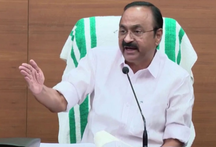 வாக்காளர் பட்டியல் சிறப்பு தீவிர திருத்தப் பணியில் (SIR) இடம்பெற்ற முறைகேடுகள் தொடர்பில், தலைமைத் தேர்தல் ஆணையரை (CEC) பதவி நீக்கம் செய்யக் கோரி கேரள சட்டமன்றத்தில் திங்கள்கிழமை   தீர்மானம் நிறைவேற்றப்பட்டுள்ளது.