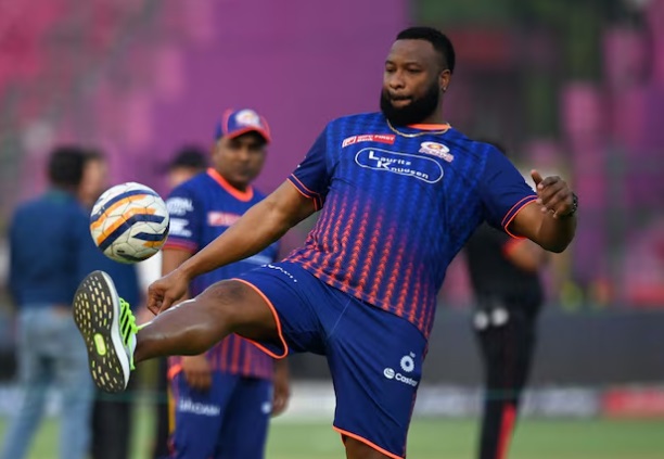 இந்தியன் பிரீமியர் லீக் (IPL) தொடரில் விளையாடும் மும்பை இந்தியன்ஸ் அணியின் 2027ஆம் பருவத்துக்கான தலைமைப் பயிற்றுவிப்பாளராக மேற்கிந்தியத் தீவுகள் அணியின் முன்னாள் வீரர் கீரன் பொல்லார்ட் நியமிக்கப்பட்டுள்ளார்.