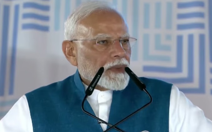 தமிழகத்தில் அரசுகள் மாறிக்கொண்டிருந்தன, ஆனால் தமிழகத்தின் வளர்ச்சியும், இங்கிருக்கும் மக்களுக்கு சேவை புரியும் என் மன உறுதியும் எப்போதும் மாறவில்லை.