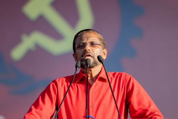 சபாநாயகருக்கு எதிராக எதிர்க்கட்சியினரால் முன்வைக்கப்பட்டுள்ள நம்பிக்கையில்லாப் பிரேரணை வாக்கெடுப்பில், தேசிய மக்கள் சக்தி அவருக்கு ஆதரவளிக்கும் என, கட்சியின் செயலாளர் நிஹால் அபேசிங்க தெரிவித்தார்.