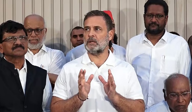 தலைமைத் தேர்தல் ஆணையர் ஞானேஷ் குமார் பதவி விலகும் வரை போராட்டம் ஓயாது என்று எதிர்க்கட்சித் தலைவர் ராகுல் காந்தி திட்டவட்டமாக அறிவித்துள்ளார்.