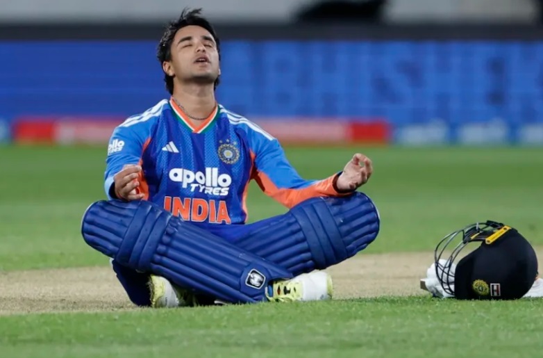 நியூசிலாந்துக்கு எதிரான மூன்றாவது T 20 போட்டியில் 38 பந்துகளில் 113 ஓட்டங்களைக் குவித்த அபிஷேக் சர்மாவின் அதிரடி ஆட்டத்தின் உதவியுடன் இந்திய அணி ஆறு விக்கெட்டுகளால் வெற்றிபெற்றது.
