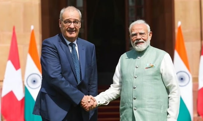 இந்தியாவிற்கும் சுவிட்சர்லாந்திற்கும் இடையிலான இருதரப்பு உறவுகளை மேலும் வலுப்படுத்தும் வகையில், வர்த்தகம், முதலீடு, பாதுகாப்பு, அணுசக்தி மற்றும் உள்கட்டமைப்பு வசதி ஆகிய 5 முக்கிய துறைகளில் இரு நாடுகளுக்கும் இடையே புரிந்துணர்வு ஒப்பந்தங்கள் கையெழுத்தாகியுள்ளன.