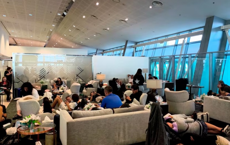 துபாயிலிருந்து டெல் அவீவ் நோக்கிச் சென்ற flydubai விமானத்தை வீழ்த்த முயன்ற இணை விமானியின் முயற்சியைப் பயணிகள் மற்றும் பணியாளர்கள் முறியடித்ததைத் தொடர்ந்து, பயணிகள் அனைவரும் பத்திரமாக இஸ்ரேல் சென்றடைந்ததாக இஸ்ரேலிய அதிகாரிகள் தெரிவித்தனர்.