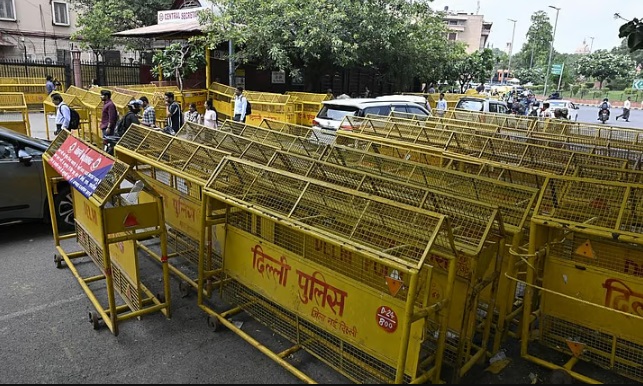 இந்தியத் தலைநகர் டெல்லியில் தலைமைத் தேர்தல் ஆணையர் பதவி விலகக் கோரி காங்கிரஸ் உள்ளிட்ட எதிர்க்கட்சிகளும், சிஜேபி அமைப்பினரும் தொடர் போராட்டங்களை முன்னெடுத்து வருகின்றனர்.