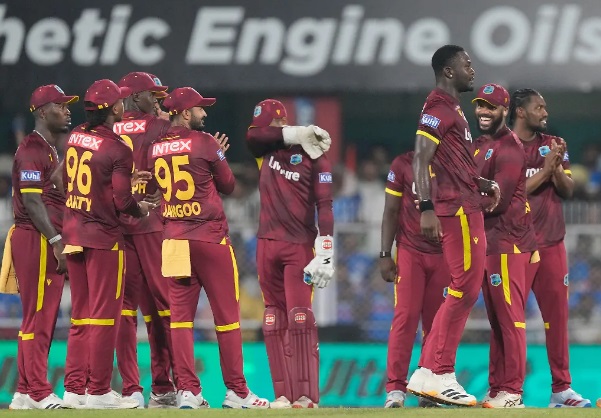 சர்வதேச ஆண்கள் T- 20 கிரிக்கெட் வரலாற்றில் 2,000 சிக்சர்களை அடித்த முதல் அணி என்ற சாதனையை மேற்கிந்தியத் தீவுகள் அணி படைத்துள்ளது.
