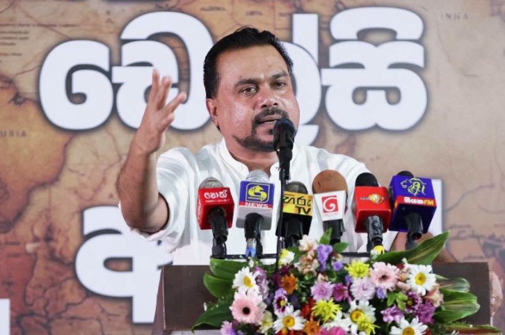 “பௌத்த சாசனத்திற்கு மதிப்பளிக்காமல் நாட்டை நிர்வகிக்க முற்பட்டால், 1956ஆம் ஆண்டு ஏற்பட்டது போன்று மகாசங்கத்தினர் தலைமையிலேயே இலங்கையில் அடுத்த புரட்சி ஏற்படக்கூடும்.” – என்று தேசிய சுதந்திர முன்னணியின் தலைவரும் முன்னாள் அமைச்சருமான விமல் வீரவன்ச எச்சரித்துள்ளார்.