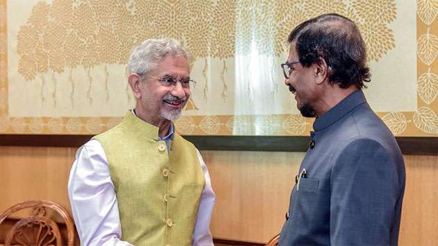 இந்திய வெளியுறவுத்துறை அமைச்சர் எஸ். ஜெய்சங்கர், ஜே.வி.பியின் பொதுச்செயலாளர் ரில்வின் சில்வா தலைமையிலான குழுவினரை இன்று காலை சந்தித்து பேச்சு நடத்தியுள்ளார்.