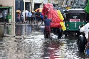 நேபாளத்தில் புதி கண்டகி நதிப் படுக்கையில் வெள்ளம்  – 10 பேர் மாயம்